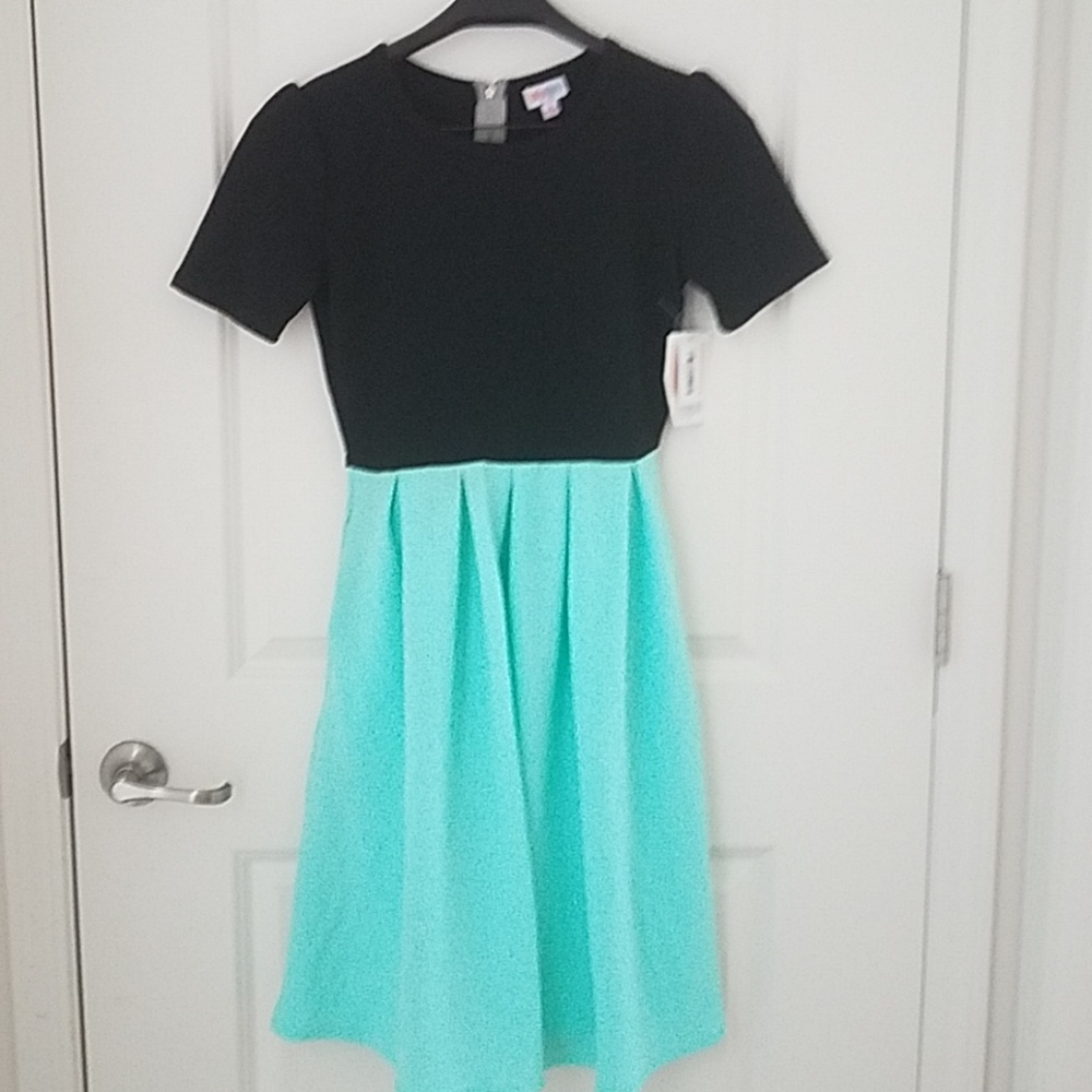 Lularoe black and mint amelia